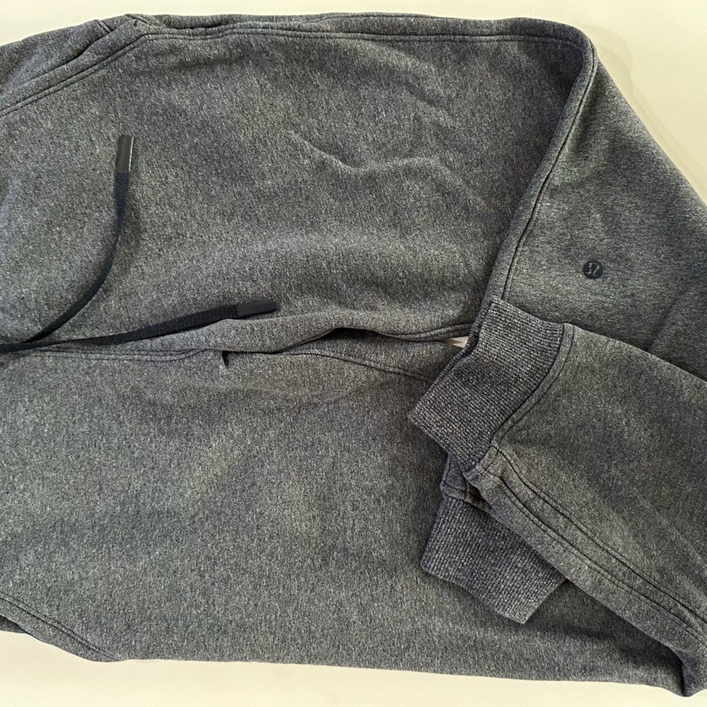 Lululemon gray size 4 knit joggers excellent condition
